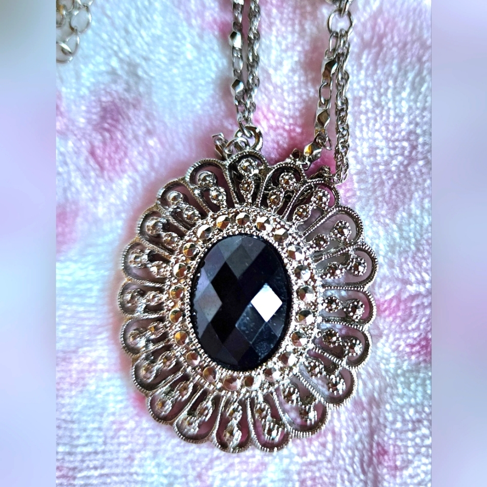 Vintage 1928 Necklace. Blue stone 18 Inch Length - Picture 3 of 5